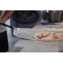 Pala para horno de pizza en aluminio anodizado rectangular perforada de 33cm y mango de 60cm