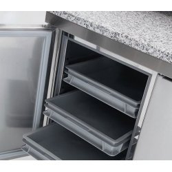 Mesa fría para pizzas de 3 puertas 40x60.