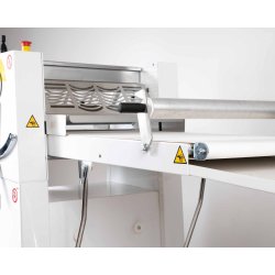 Laminadora de masa extraíble PM500 con cintas de velocidad variable y mesas plegables Laminadora de masa extraíble PM500 con cintas de velocidad variable y mesas plegables