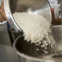 Amasadora de brazos verticales Bernardi BTX 48. Cuba de 60 litros/48 Kg