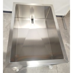 Mesa de desuerado con ruedas para la elaboración de quesos para moldes de medidas 900x600x700 mm