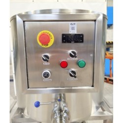 Mini pasteurizadora para leche y quesos de 200 litros con brazo inclinado, panel frontal y reductor de salida Scovali