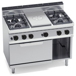 Cocina a gas 4 fuegos con placa radiante coup de feu y horno GN 2/1 Macros 700