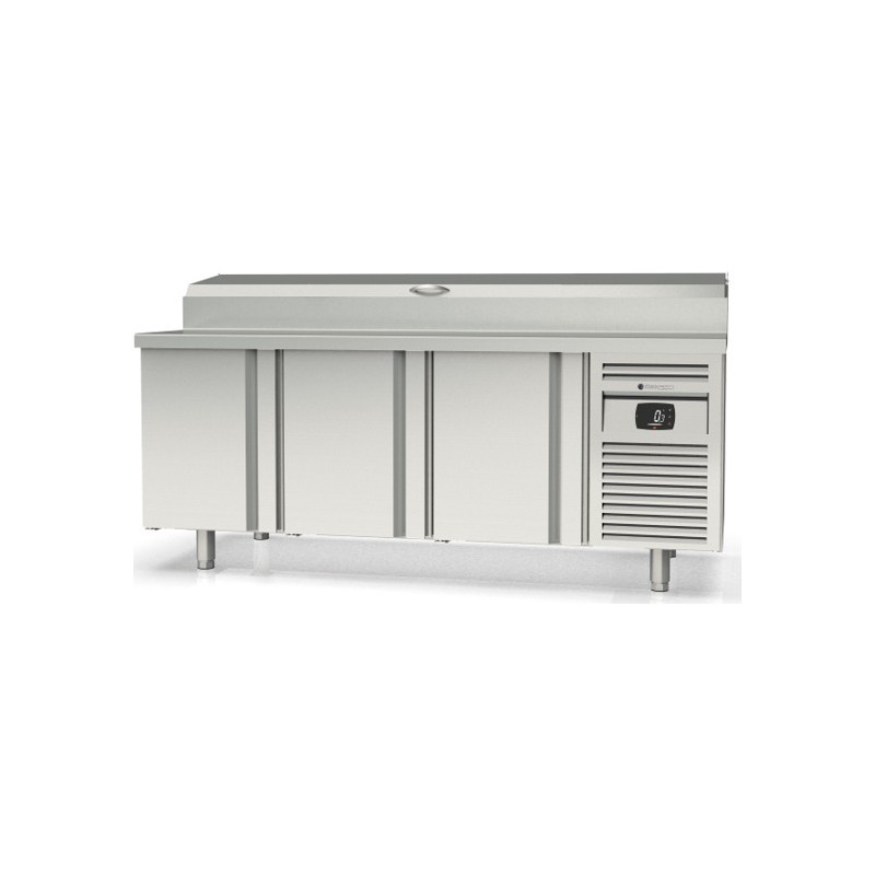 Mesa fría Salad Chef MFEI60-200 con expositor para 12 cubetas GN 1/4 y 3 puertas
